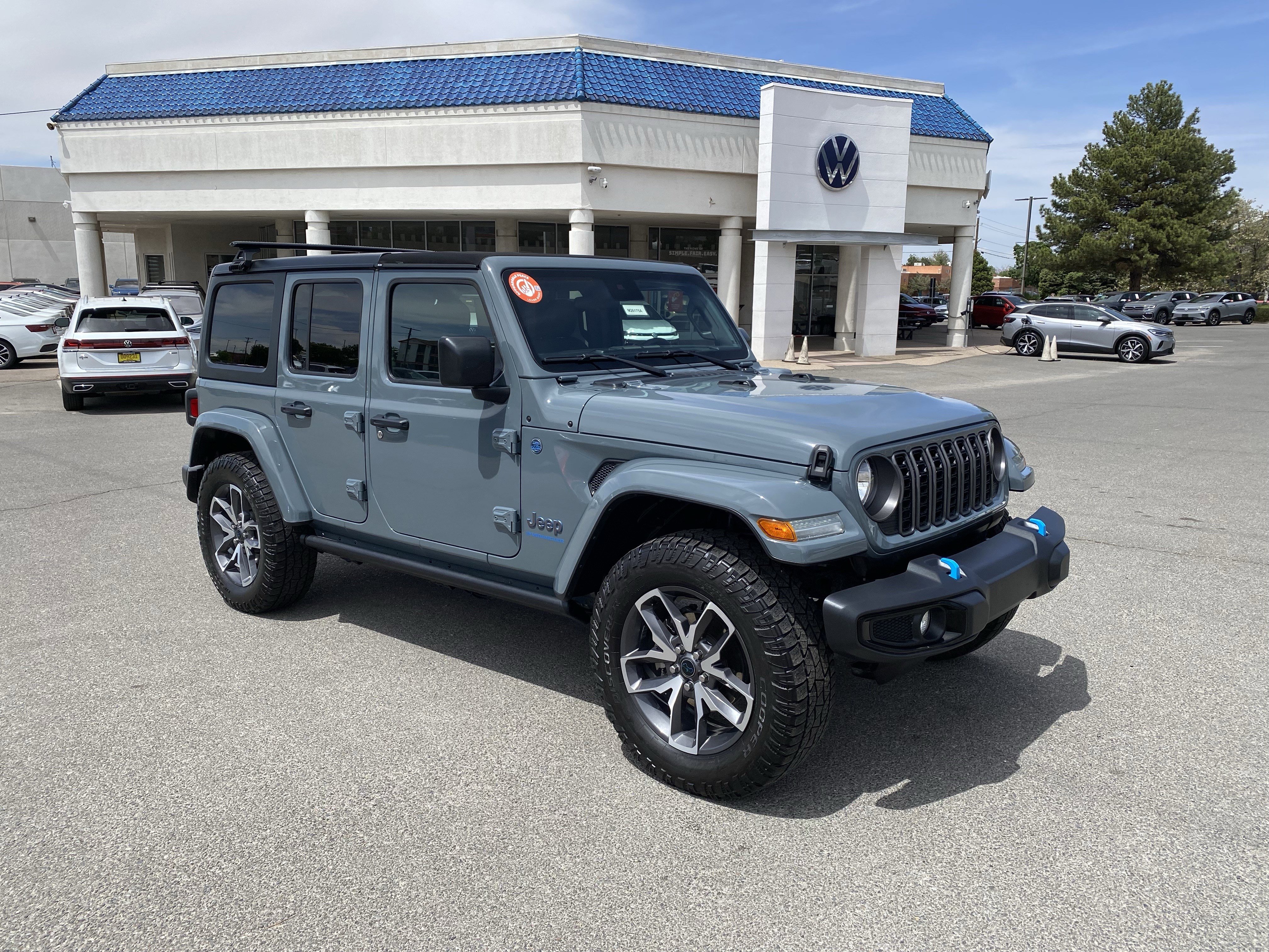 Used 2024 Jeep Wrangler Unlimited w/ Technology Group AWD/4WD image 92