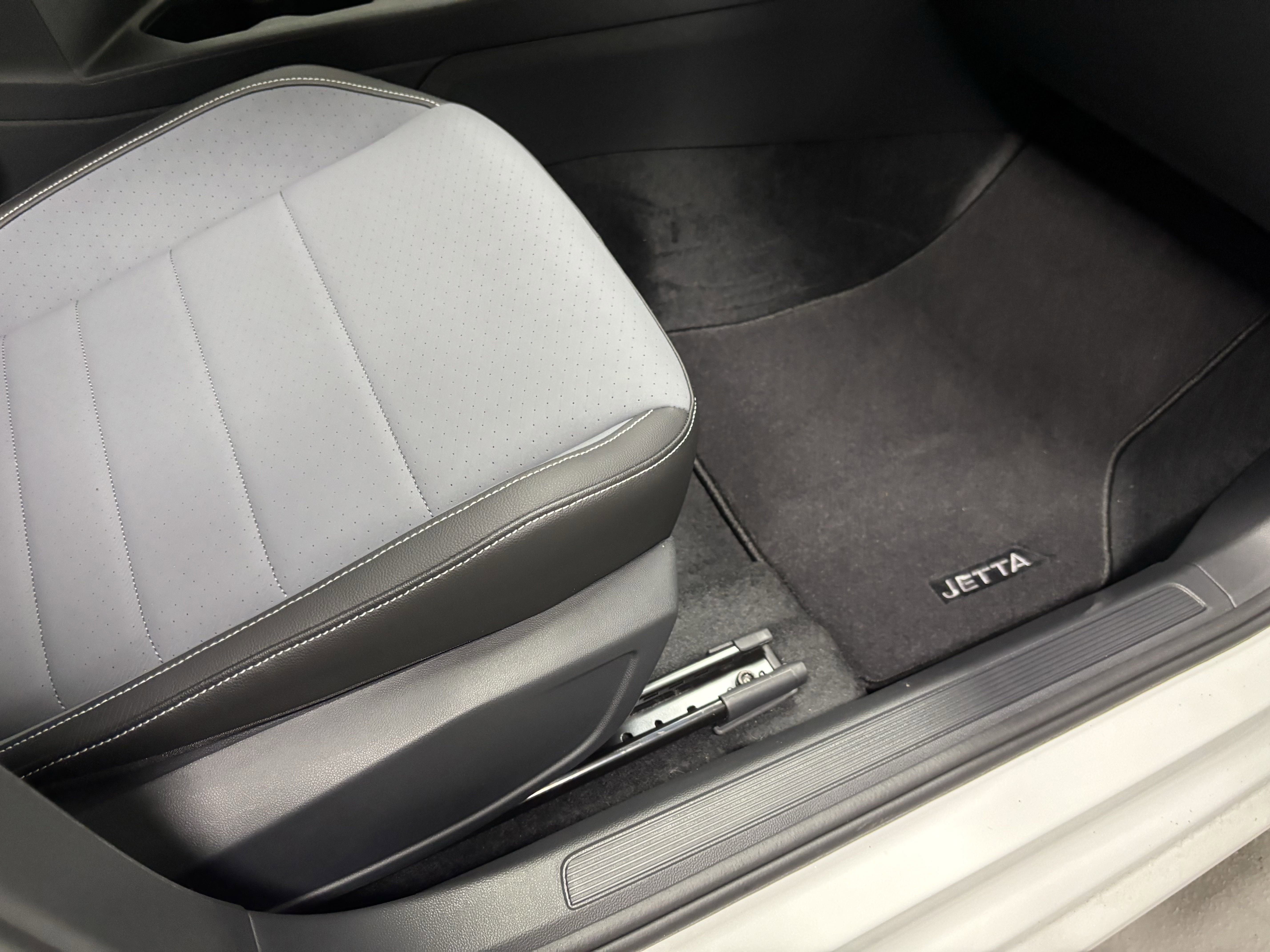 New 2025 Volkswagen Jetta SE image 11