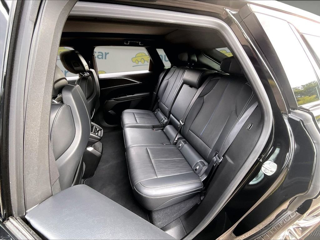 Used 2024 Cadillac Lyriq Luxury AWD/4WD image 15