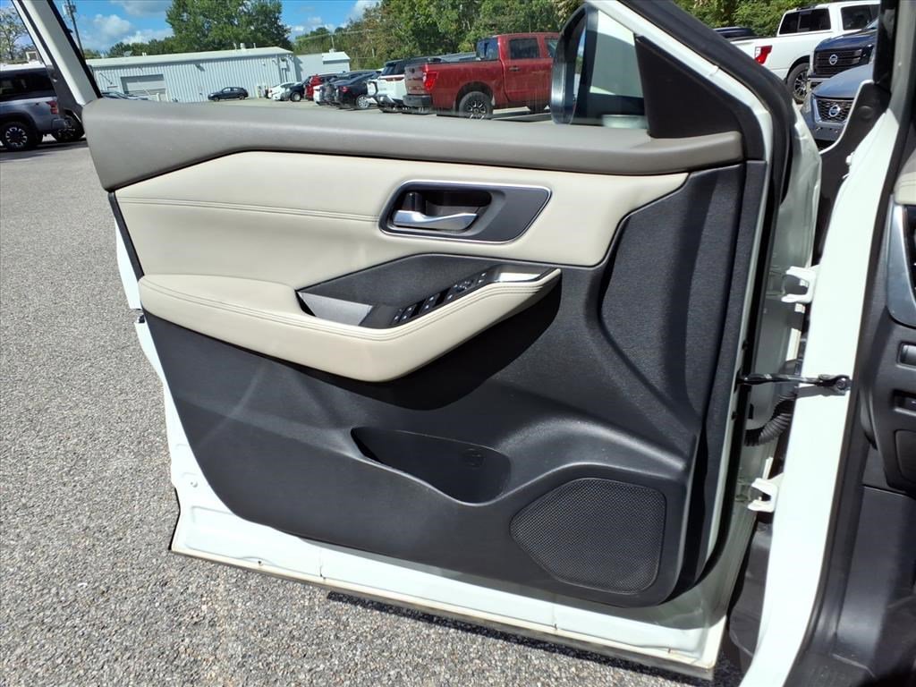 Used 2021 Nissan Rogue SV w/ Premium Package image 16