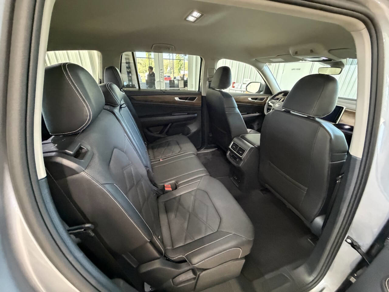 Used 2025 Volkswagen Atlas SE image 9