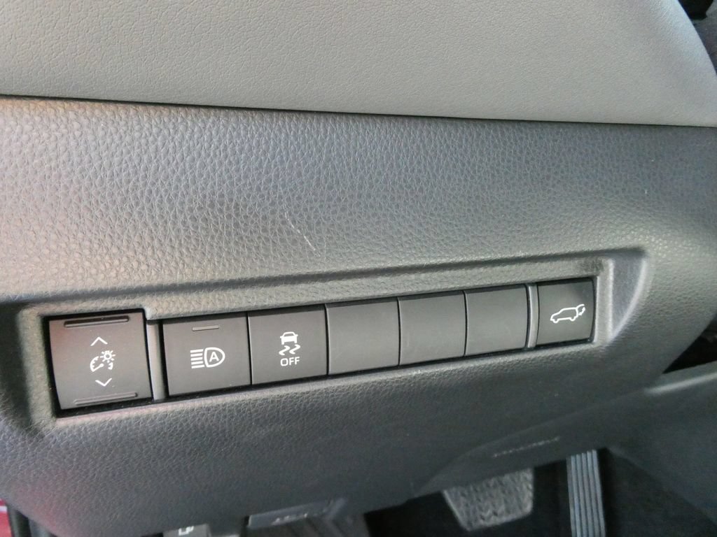 Used 2024 Toyota Venza XLE AWD/4WD image 29