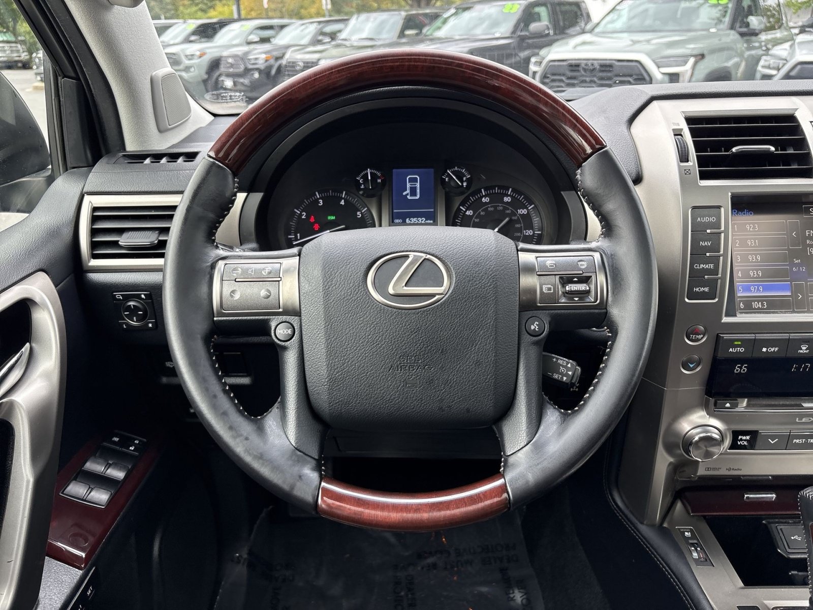 Used 2018 Lexus GX 460 Premium w/ Premium Package AWD/4WD image 16