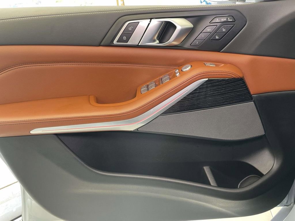 Used 2023 BMW X7 xDrive40i w/ Executive Package image 36