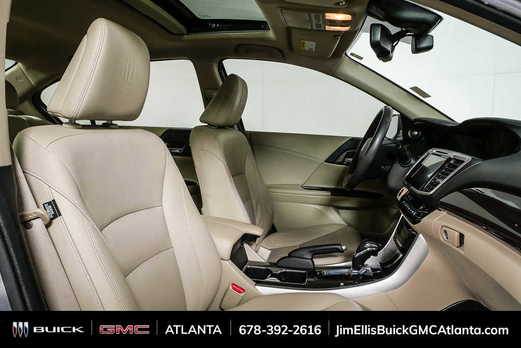 Used 2017 Honda Accord Touring image 23