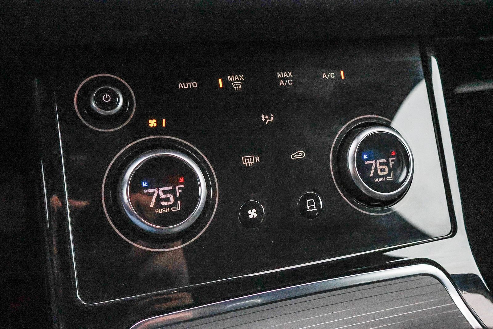 Certified 2023 Land Rover Range Rover Evoque SE image 38