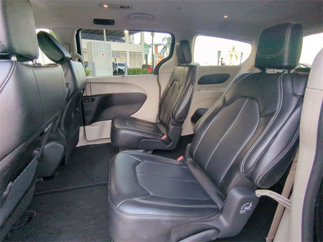 Certified 2024 Chrysler Pacifica Touring-L image 17