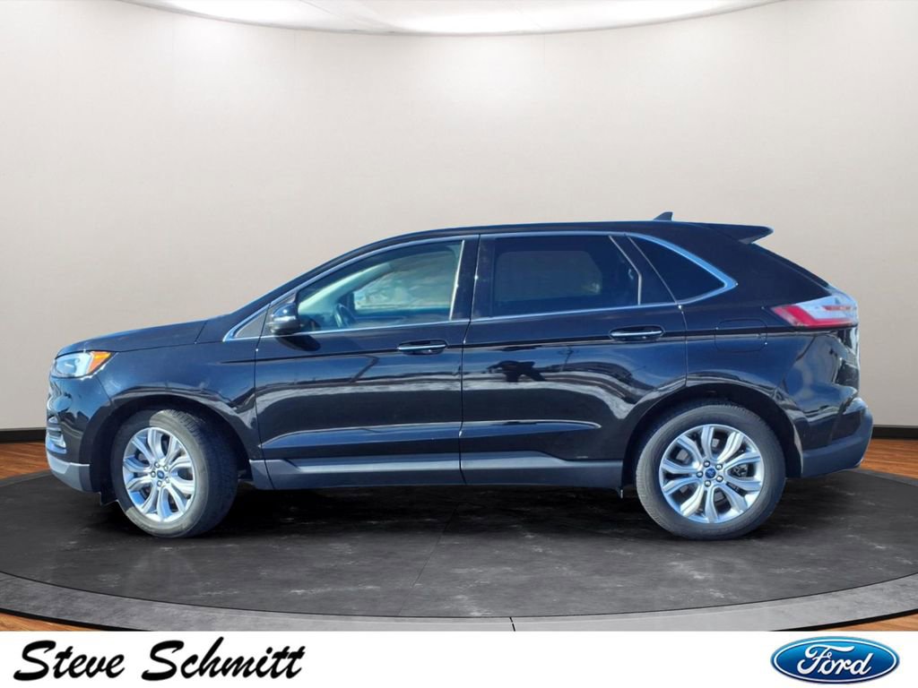 Used 2022 Ford Edge Titanium image 2