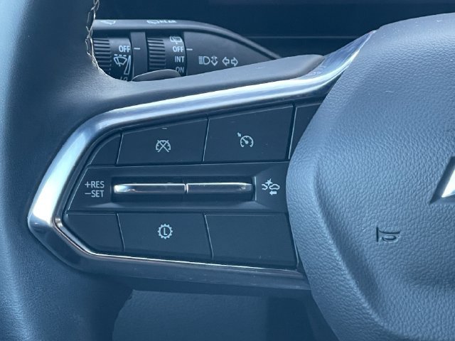 Used 2025 Chevrolet Traverse LT w/ Driver Confidence Package FWD image 16
