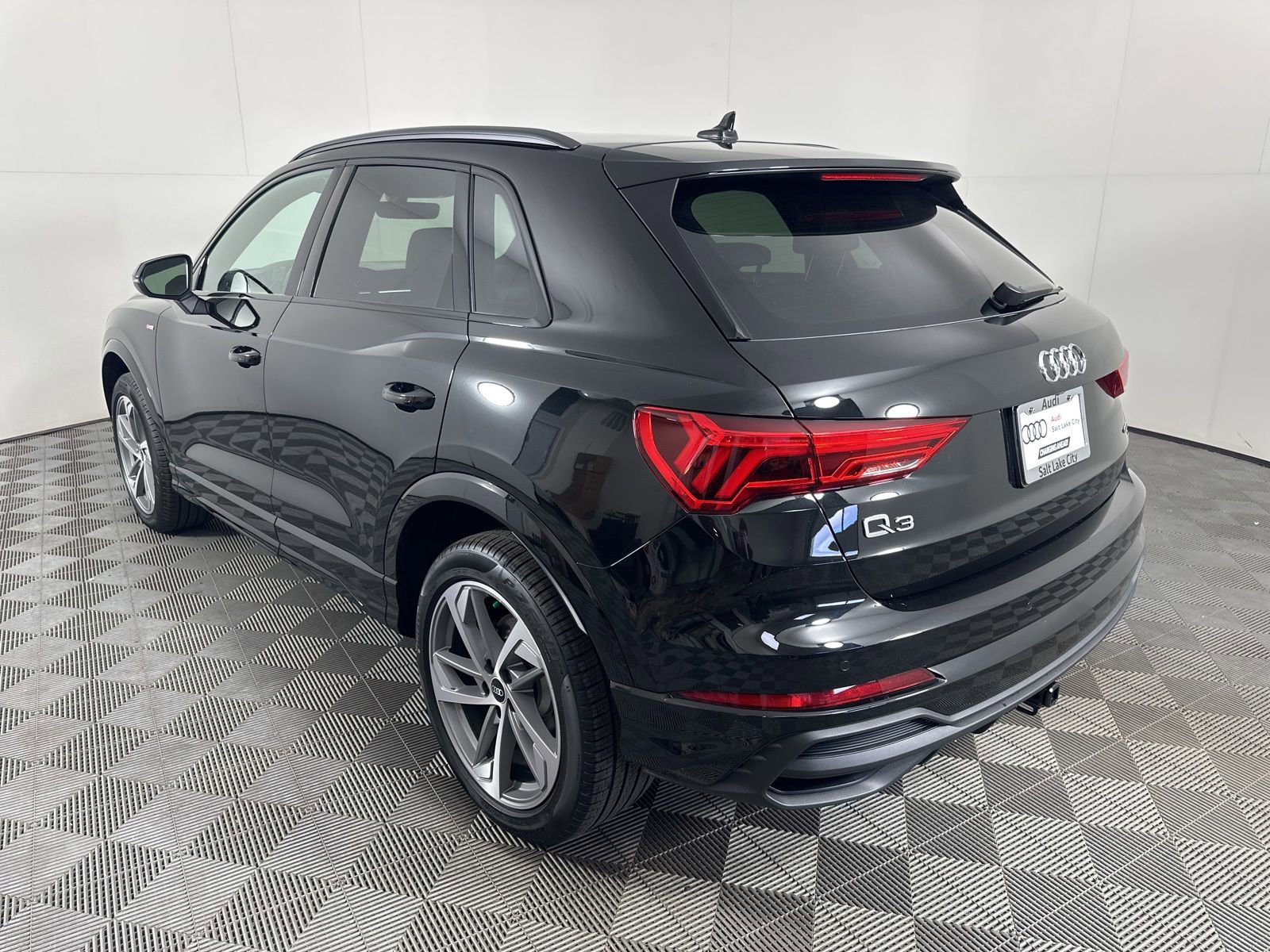 New 2025 Audi Q3 2.0T Premium AWD/4WD image 4