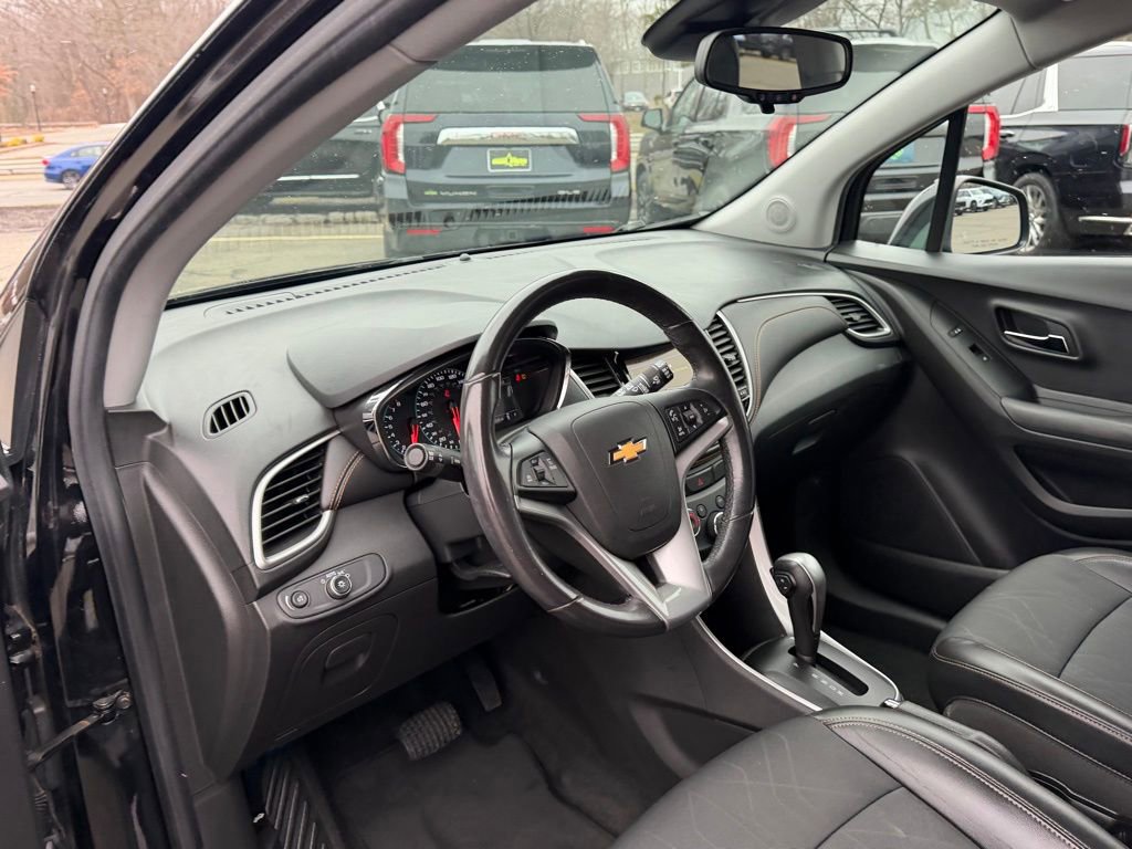 Used 2019 Chevrolet Trax LT w/ LT Convenience Package image 16