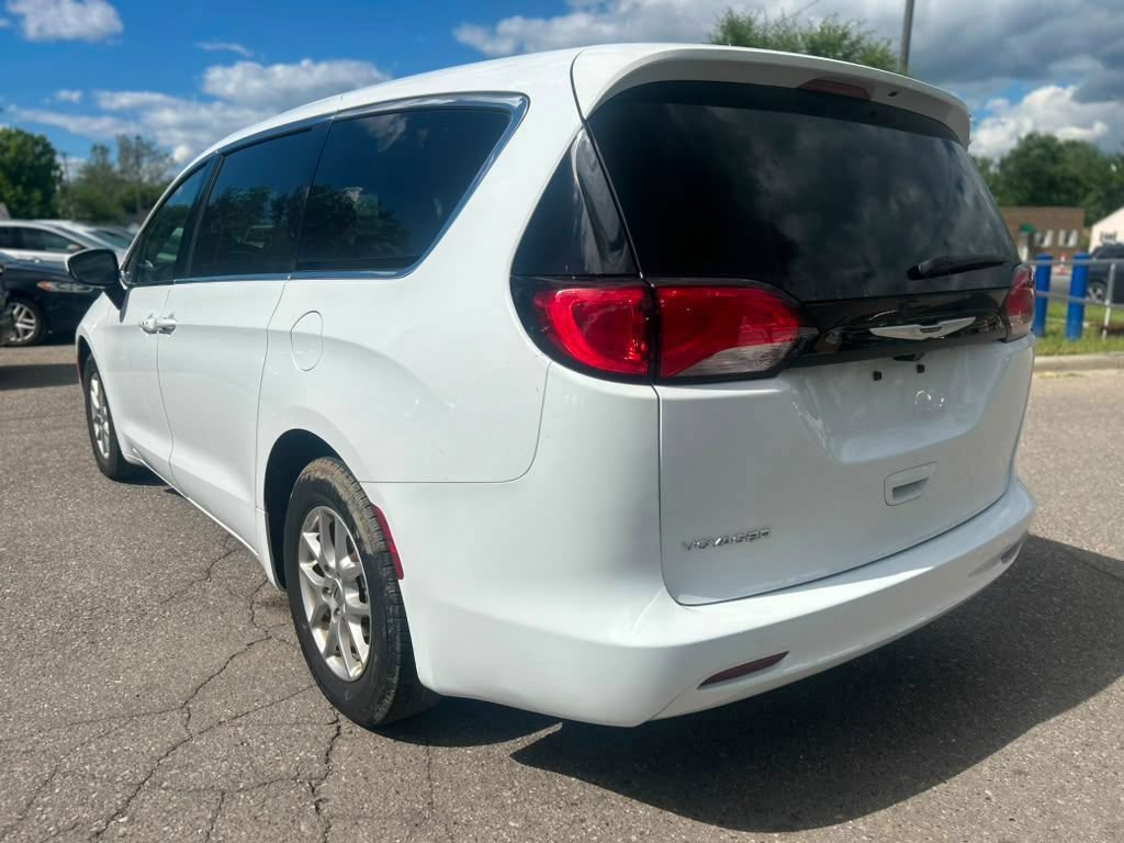 Used 2023 Chrysler Voyager LX FWD image 2