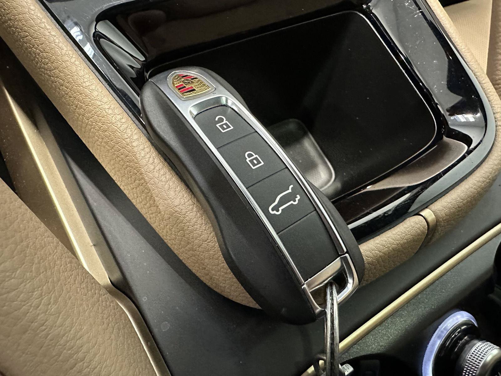 Used 2026 Porsche Cayenne AWD/4WD image 47