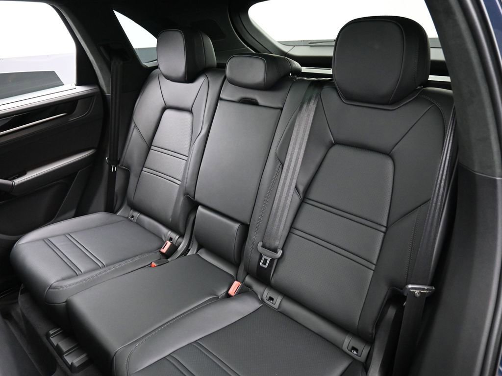 New 2026 Porsche Cayenne GTS image 25