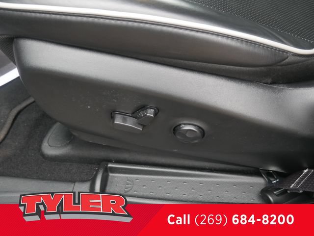 Used 2025 Chrysler Pacifica Limited FWD image 21