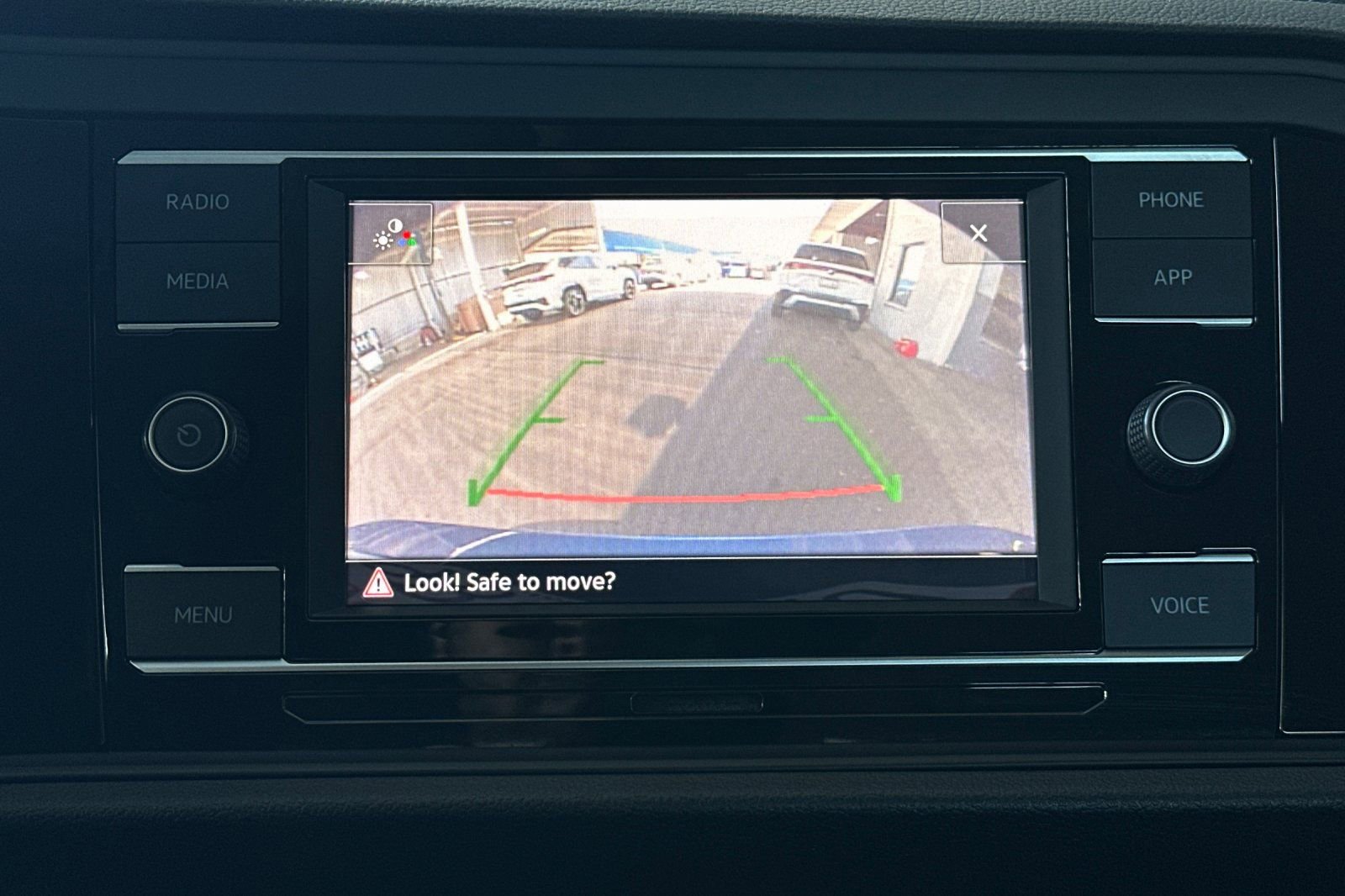 Used 2022 Volkswagen Jetta SE image 19