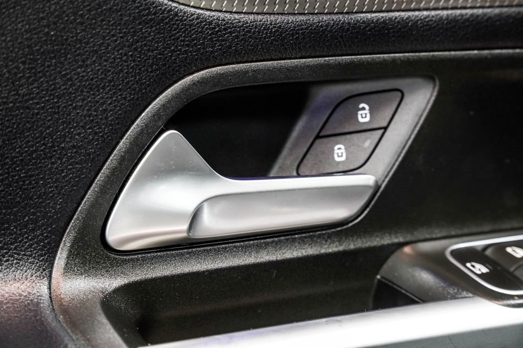 Used 2020 Mercedes-Benz GLB 250 image 43