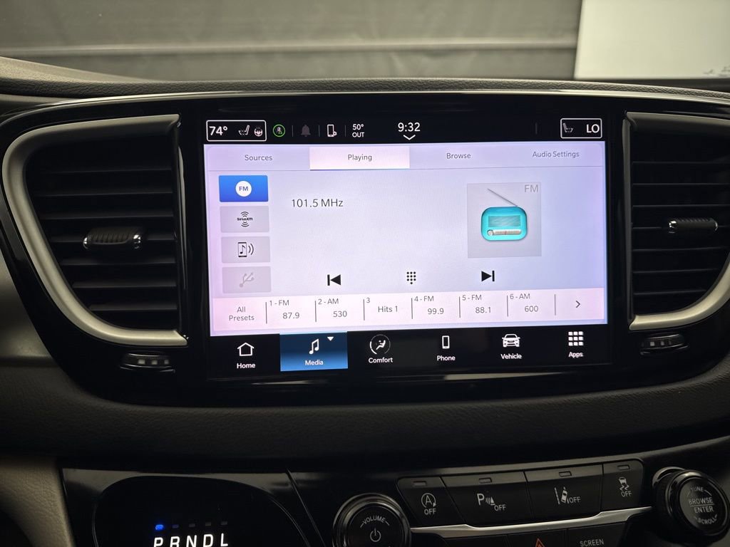 Used 2023 Chrysler Pacifica Touring-L FWD image 20