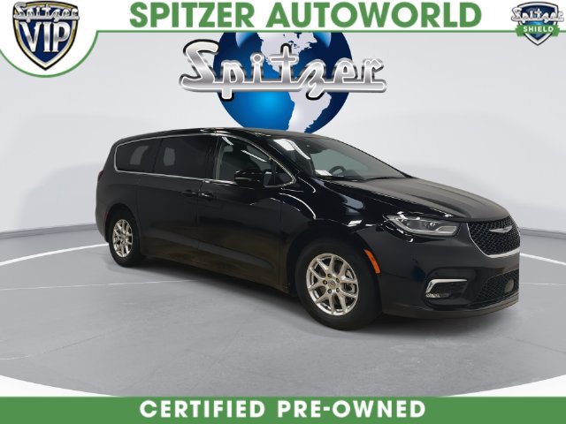Used 2024 Chrysler Pacifica Touring-L FWD image 4