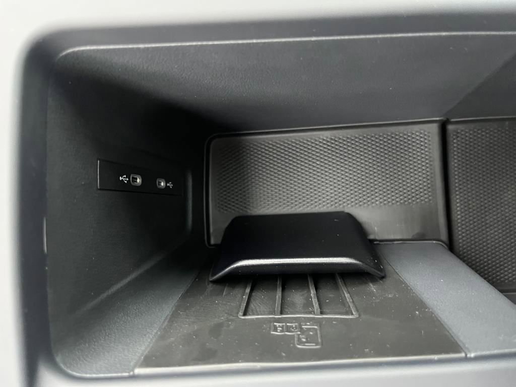 New 2025 Volkswagen Tiguan SE image 13