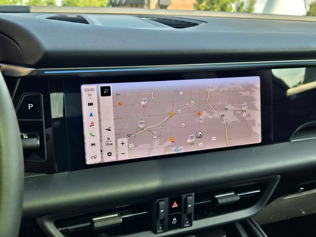 Certified 2025 Porsche Macan Electric image 22