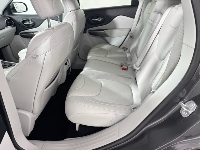 Used 2019 Jeep Cherokee Limited w/ Luxury Group FWD image 23