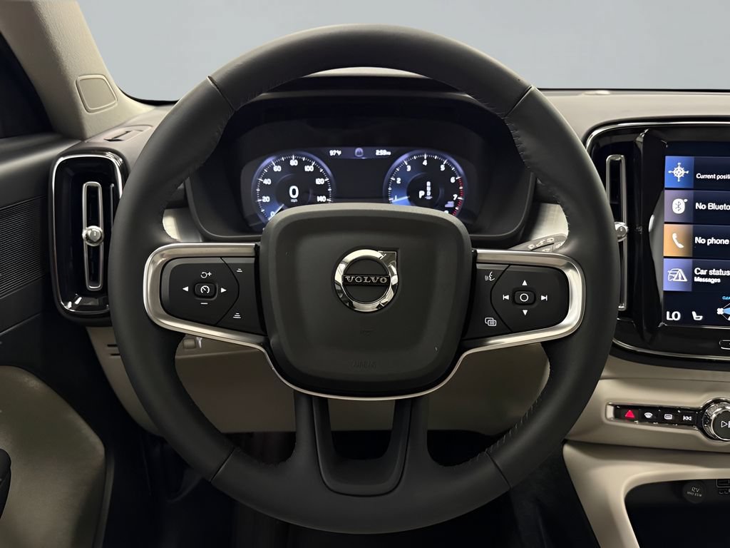 Used 2021 Volvo XC40 T5 Momentum w/ Premium Package AWD/4WD image 16
