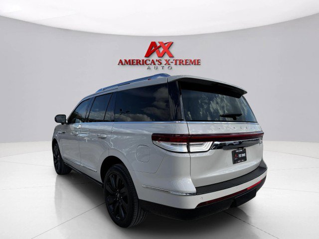Used 2023 Lincoln Navigator Reserve image 3