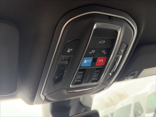 New 2025 Jeep Grand Cherokee Altitude w/ Trailer Tow Package AWD/4WD image 22