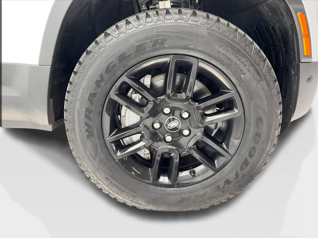 Used 2024 Land Rover Defender 110 S image 13