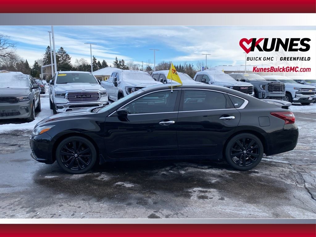 Used 2017 Nissan Altima 2.5 SR w/ Midnight Edition Package image 9