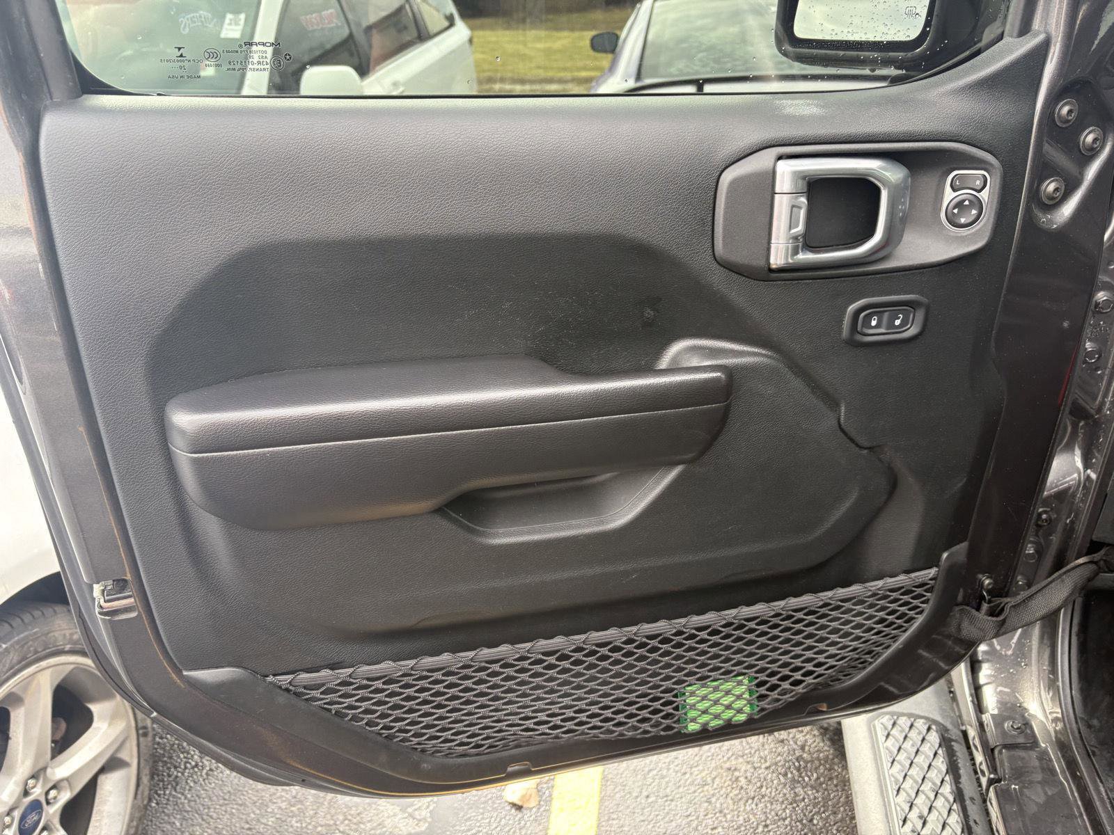 Used 2021 Jeep Gladiator Sport image 3