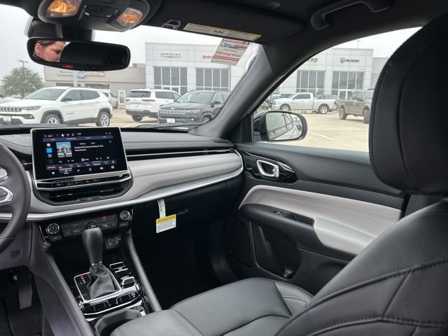 Used 2026 Jeep Compass Limited AWD/4WD image 36