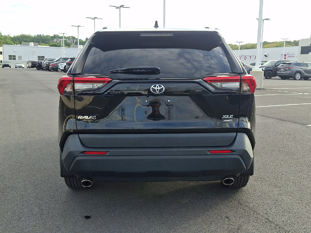 Used 2024 Toyota RAV4 XLE AWD/4WD image 5
