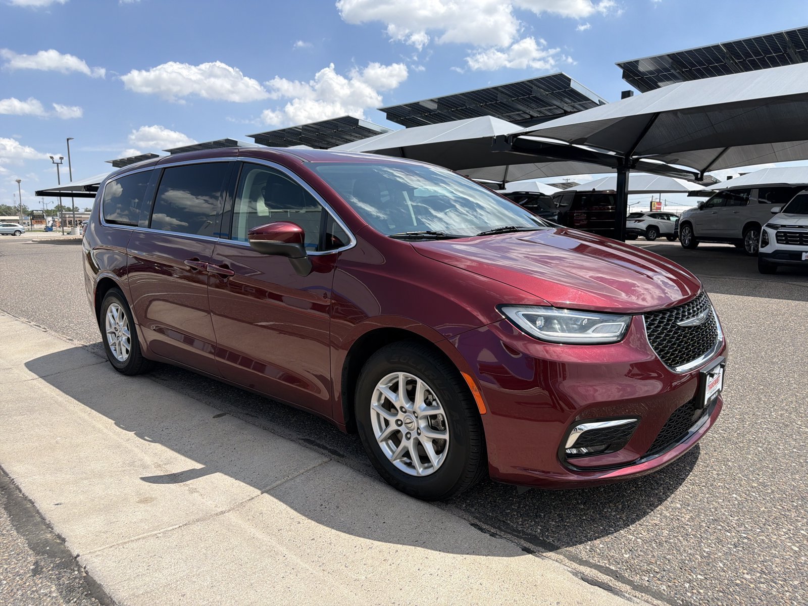 Used 2023 Chrysler Pacifica Touring-L FWD image 7