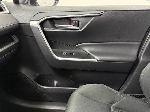 Used 2024 Toyota RAV4 SE image 22