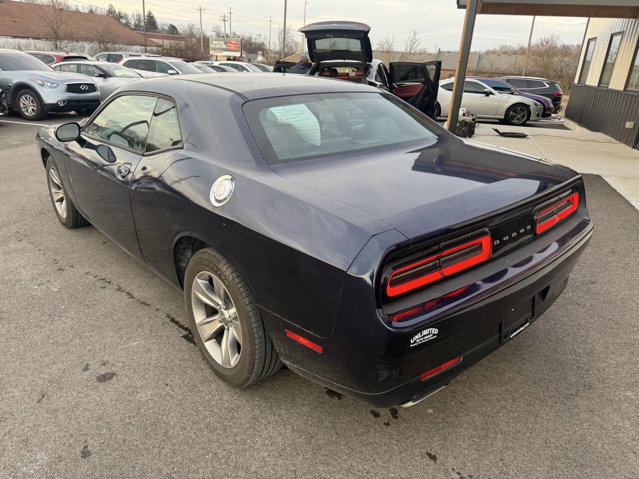 Used 2016 Dodge Challenger SXT image 11