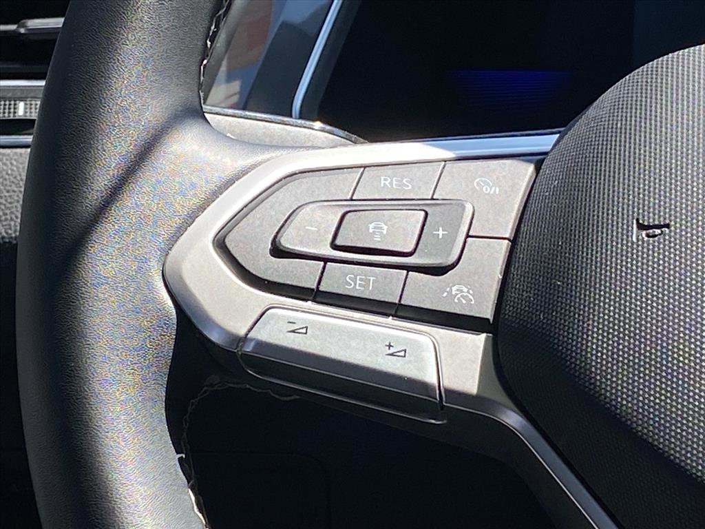 Used 2023 Volkswagen Tiguan SE w/ Panoramic Sunroof Package AWD/4WD image 6