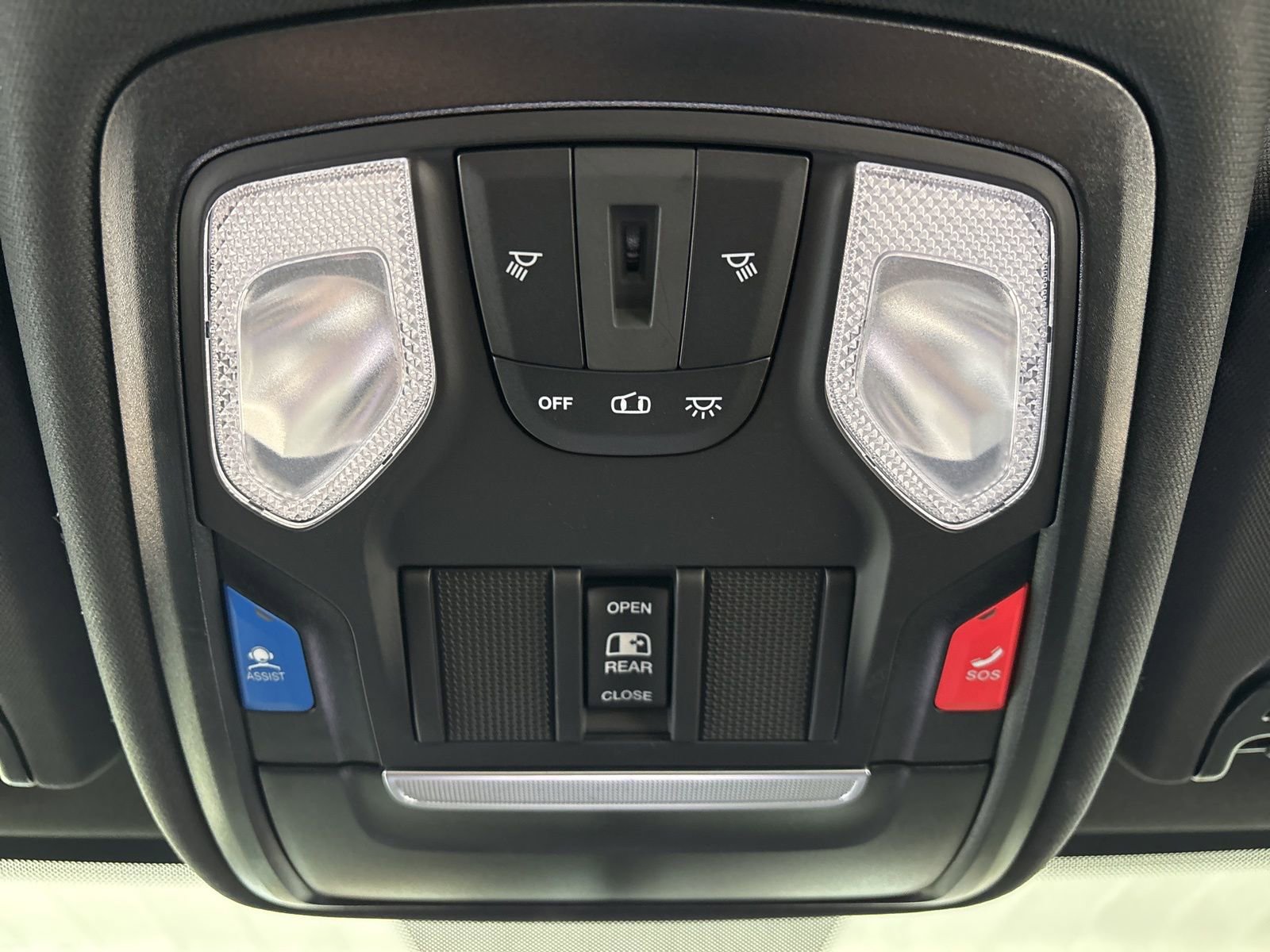 Used 2024 RAM 2500 Tradesman w/ Chrome Appearance Group AWD/4WD image 17