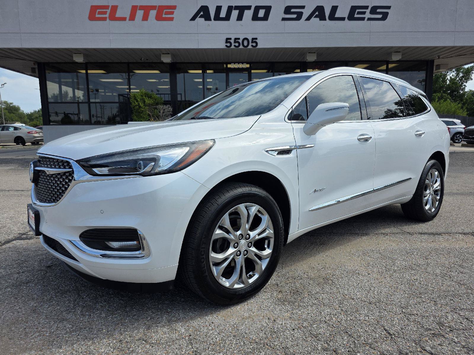 Used 2020 Buick Enclave Avenir w/ Avenir Technology Package FWD image 1
