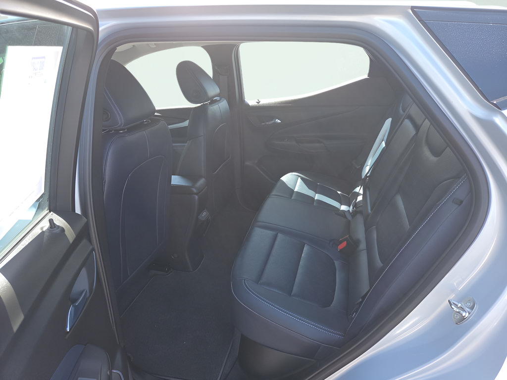 Used 2022 Chevrolet Bolt EUV LT w/ Convenience Package FWD image 12