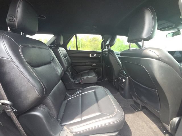 Used 2020 Ford Explorer XLT w/ Equipment Group 202A AWD/4WD image 17