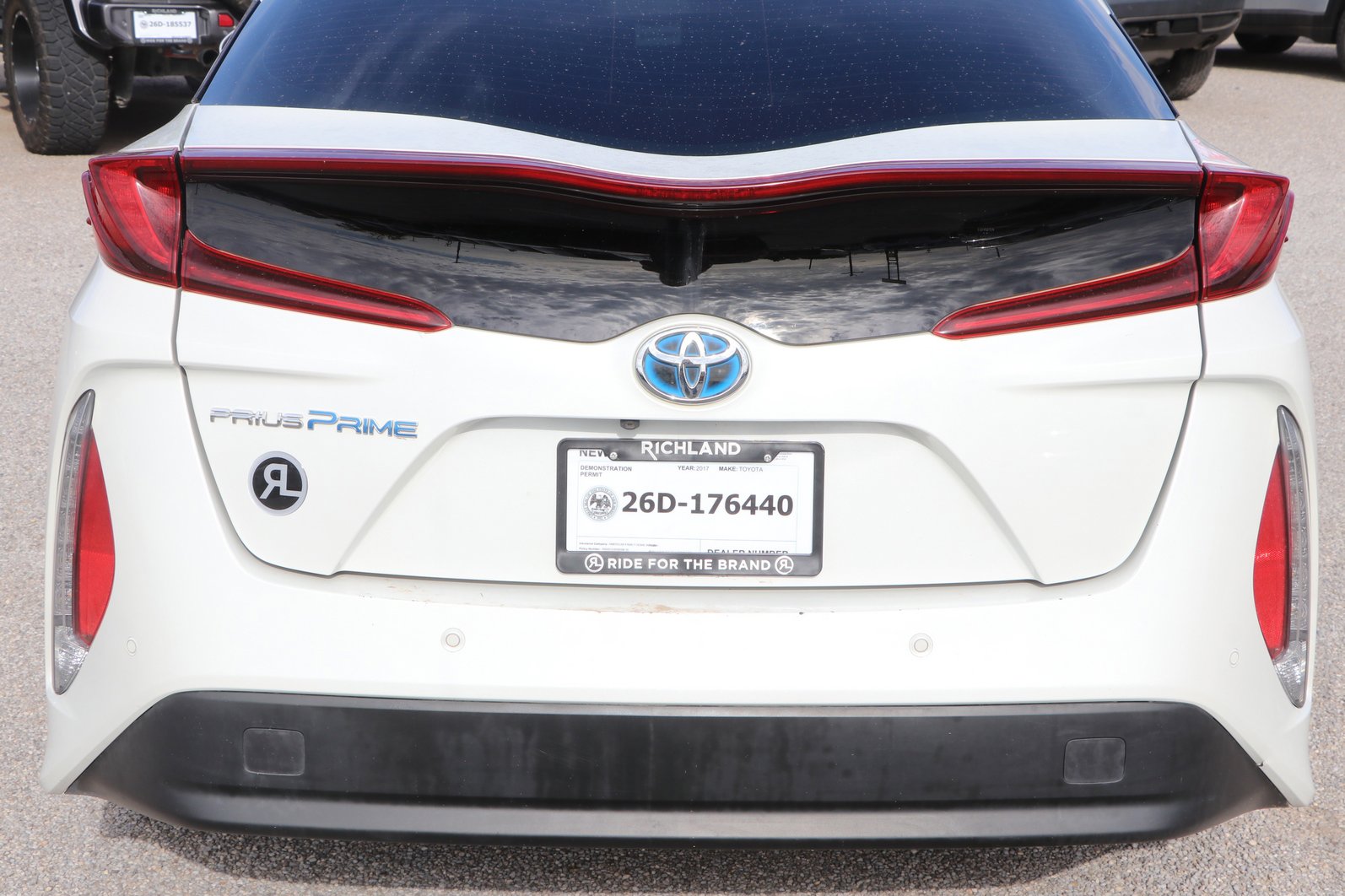 Used 2017 Toyota Prius Prime FWD image 6