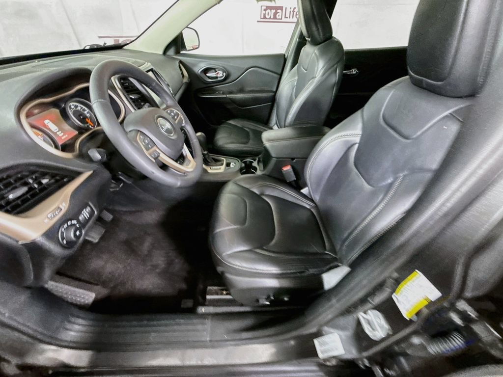 Used 2017 Jeep Cherokee Limited AWD/4WD image 26