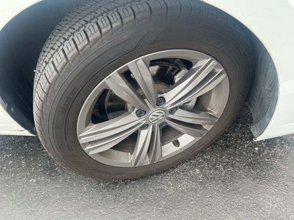 Used 2019 Volkswagen Jetta R-Line w/ R-Line Cold Weather Package FWD image 8