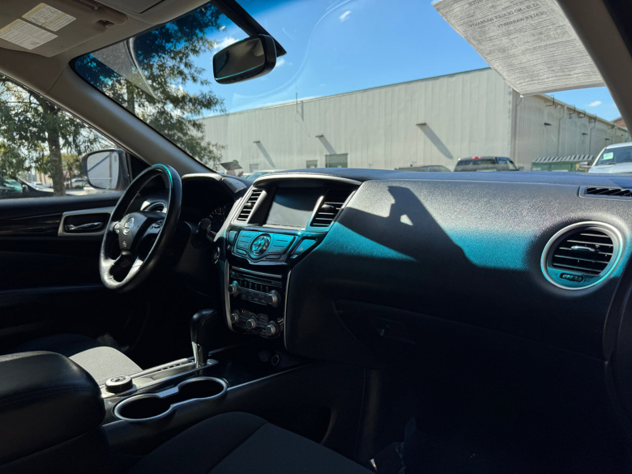 Used 2018 Nissan Pathfinder SV image 13