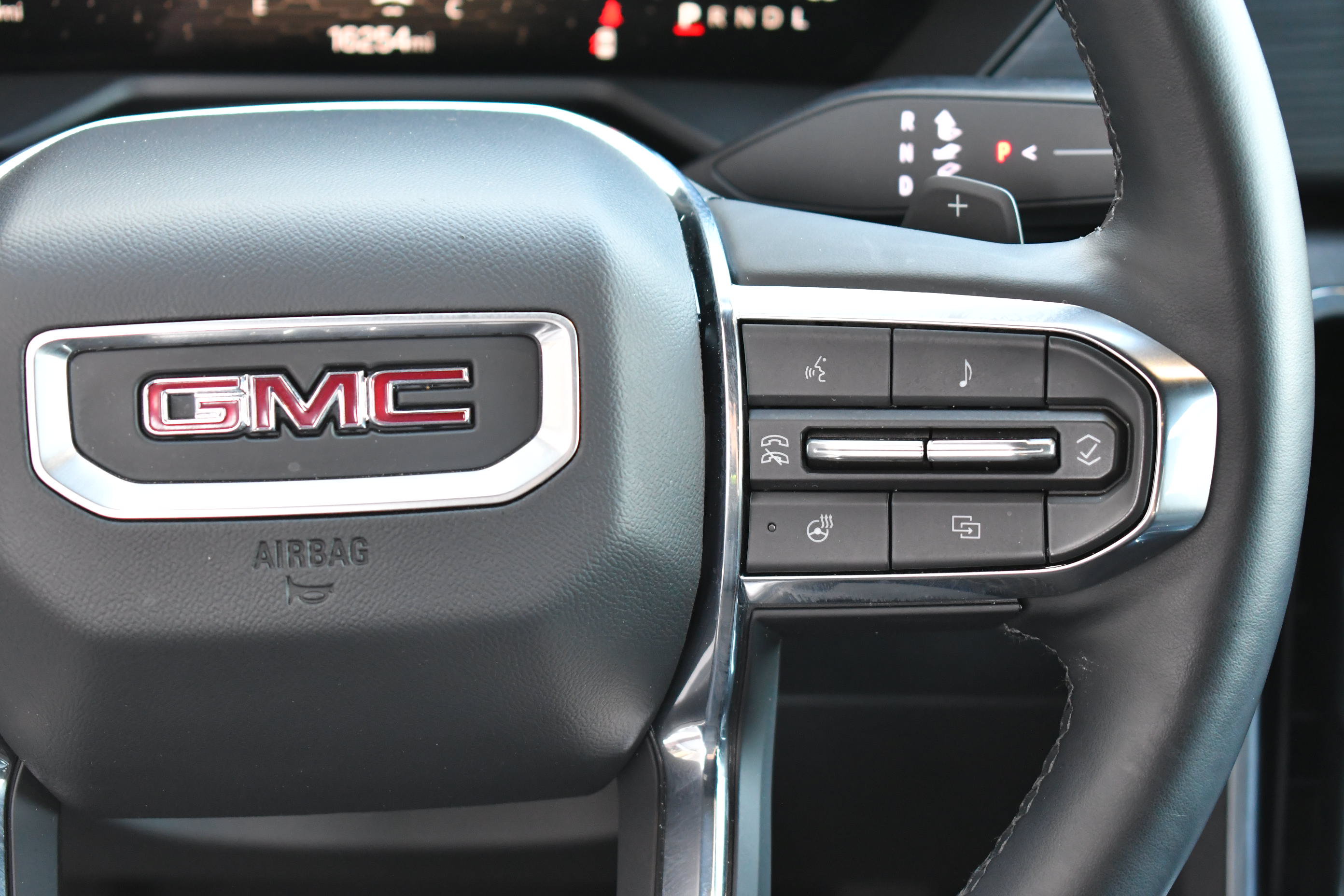 Used 2025 GMC Acadia Elevation FWD image 17