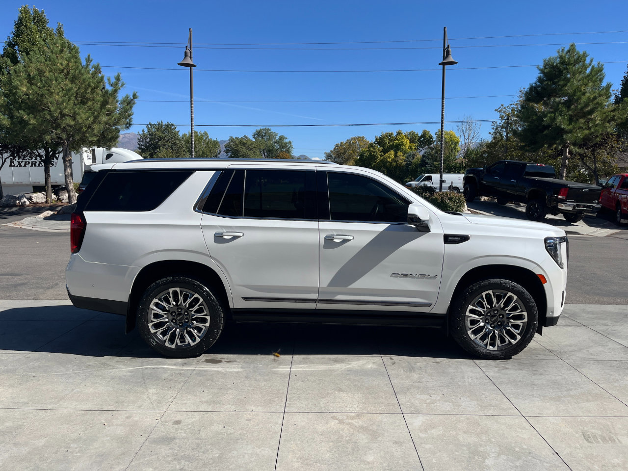 Used 2024 GMC Yukon Denali Ultimate image 3