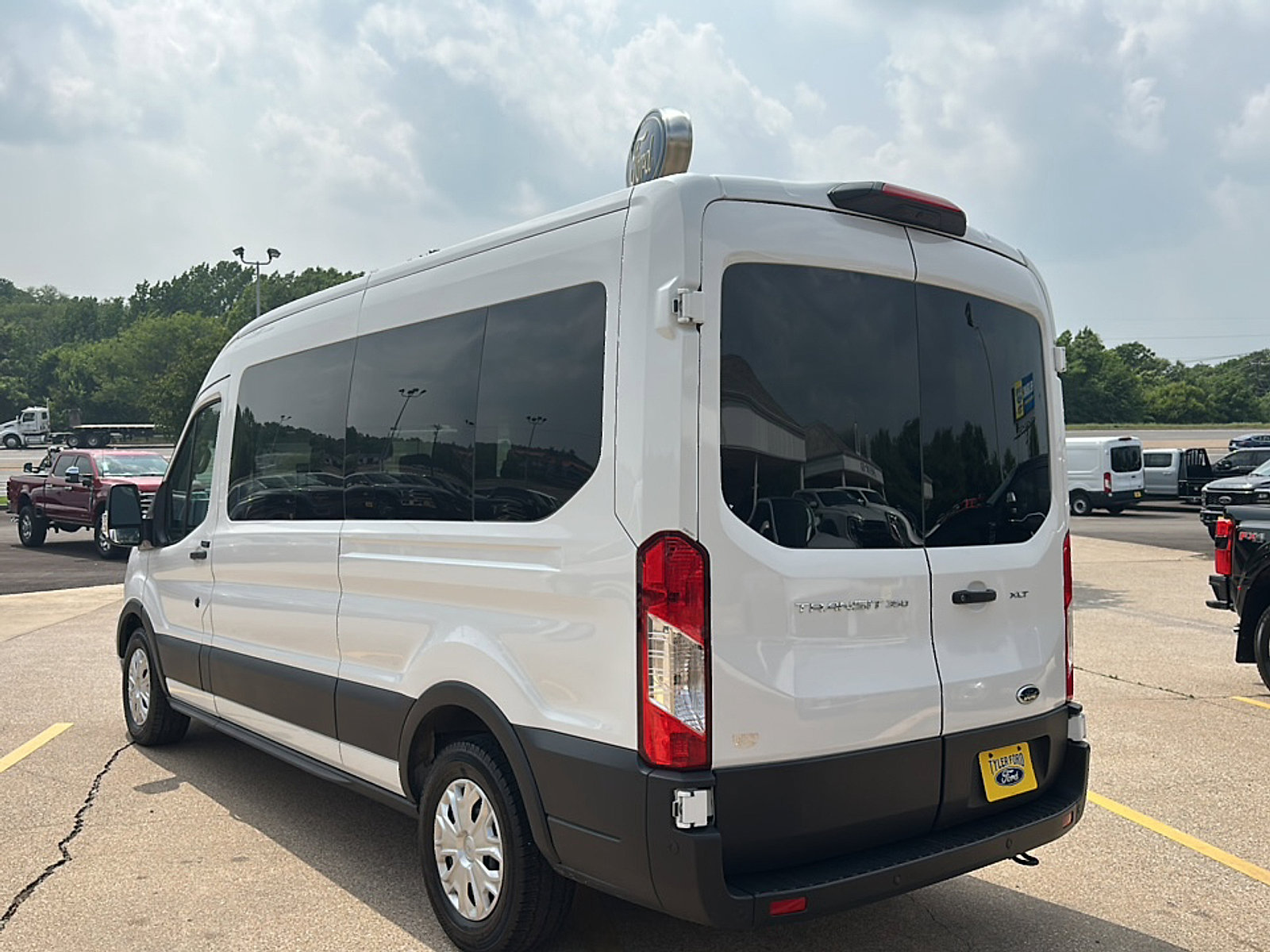 Used 2025 Ford Transit 350 XLT RWD image 5