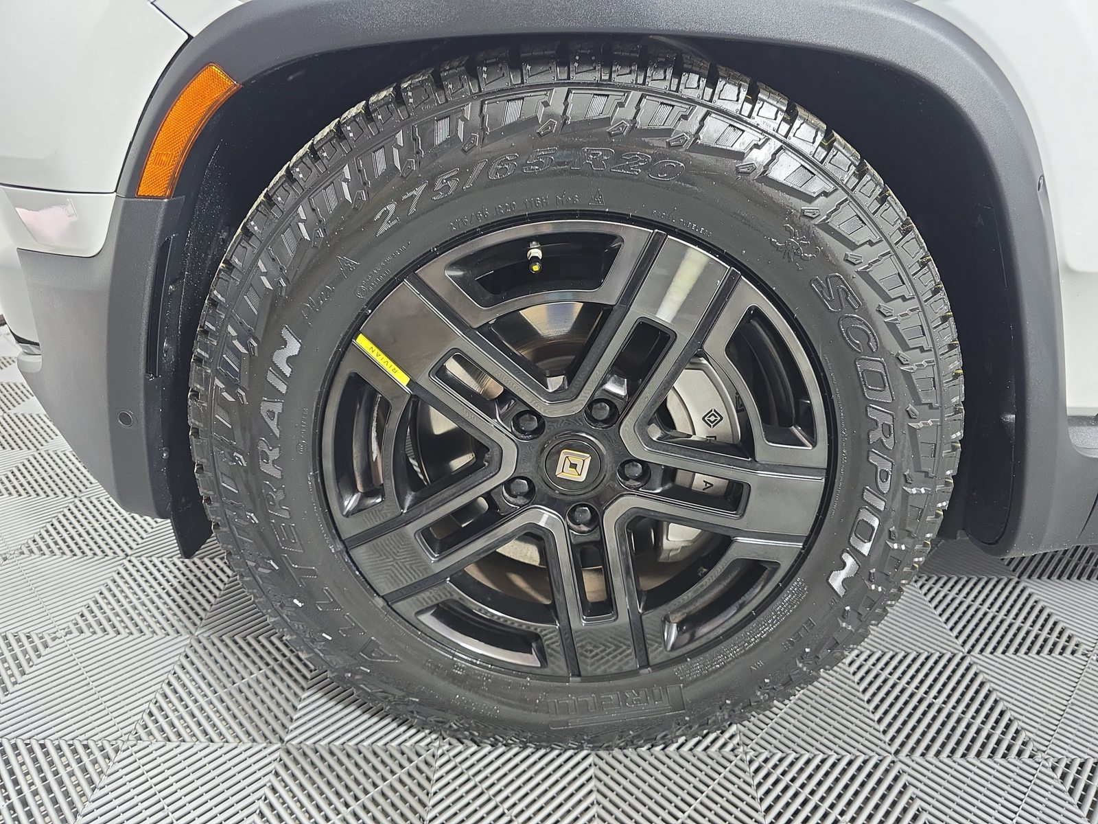Used 2023 Rivian R1T Adventure Dual AWD/4WD image 9